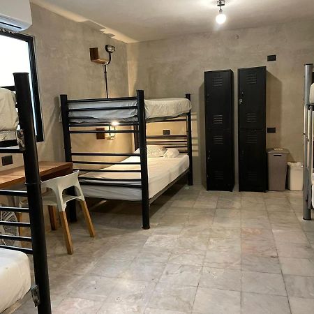 Moloch Hostel & Suites Cancún Exteriör bild