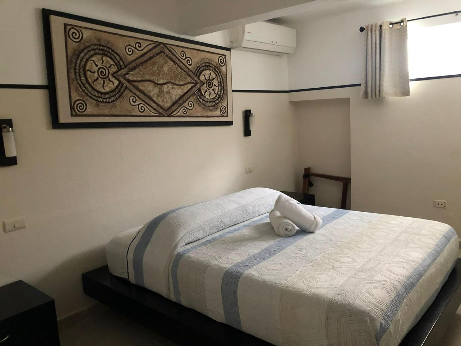 Moloch Hostel & Suites Cancún Exteriör bild