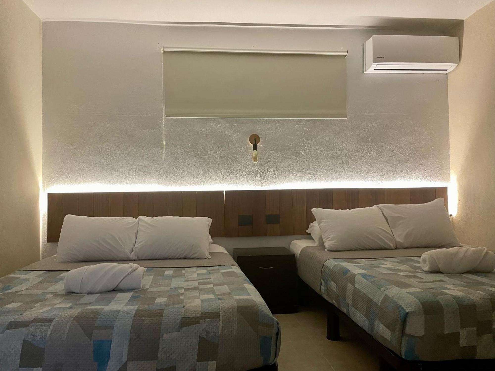Moloch Hostel & Suites Cancún Exteriör bild
