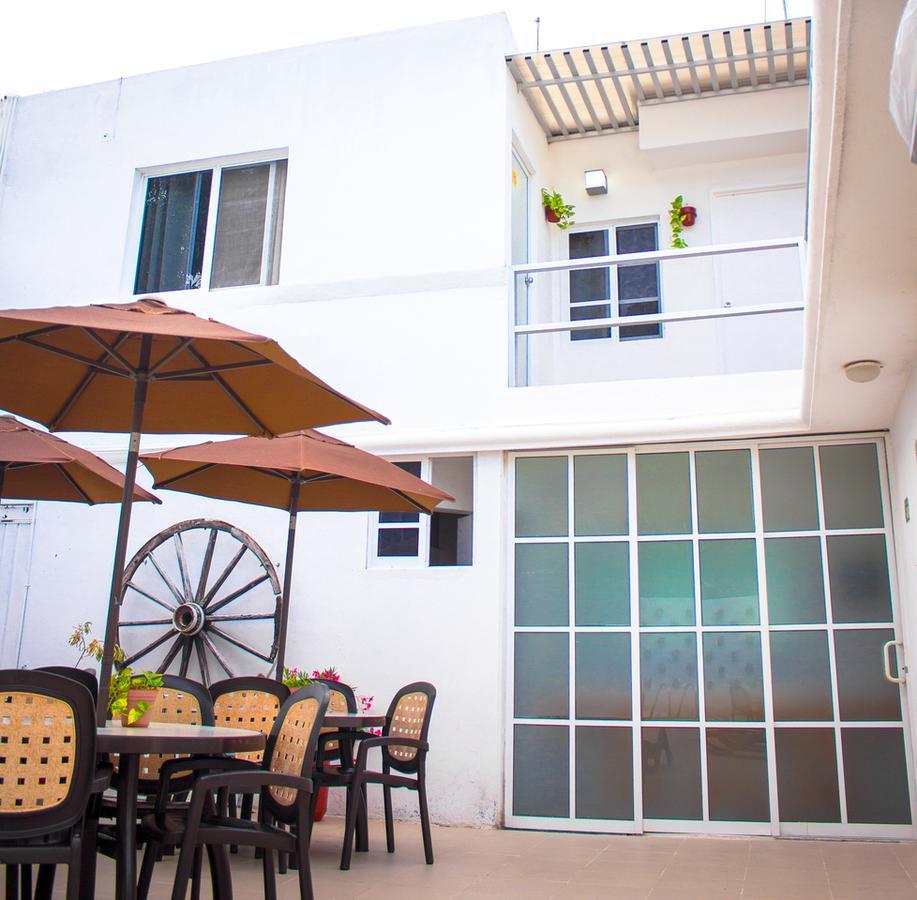 Moloch Hostel & Suites Cancún Exteriör bild