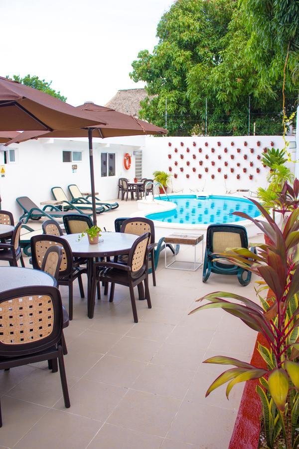 Moloch Hostel & Suites Cancún Exteriör bild